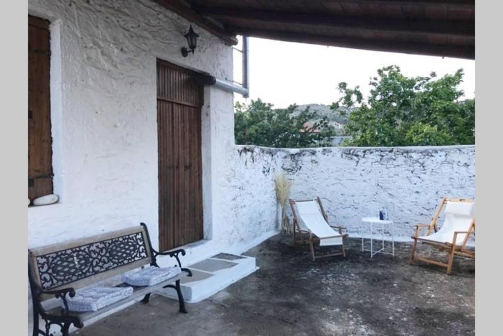 Traditional Stone House In Eastern Mani Flomochori Εξωτερικό φωτογραφία