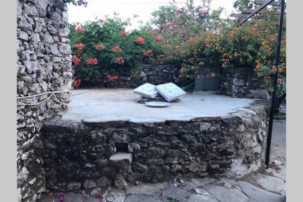Traditional Stone House In Eastern Mani Flomochori Εξωτερικό φωτογραφία